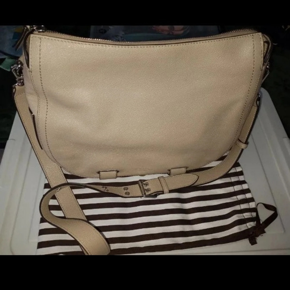 🐞HENRI BENDEL SPRUCE STREET HOBO EUC CREAM AND SILVER
